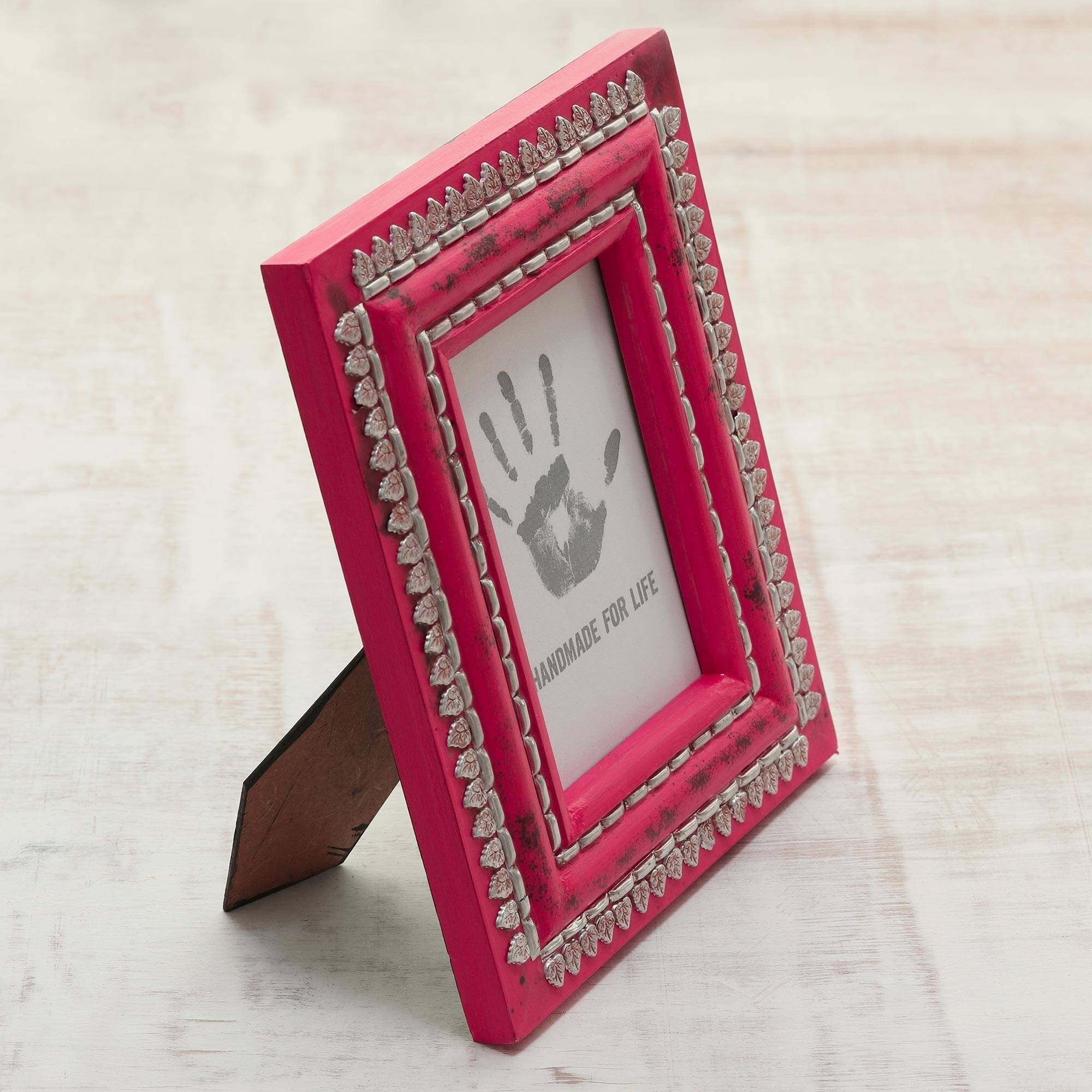 Handmade Spring Memories Wood photo frame 4x6)(India) - 24 cm H x 19 cm W x  2 cm D - Bed Bath & Beyond - 28262697