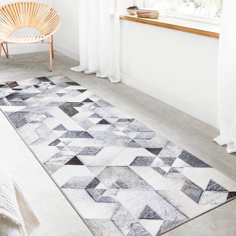 Alexander Home Davide Printed Faux Cowhide Area Rug - 2'6" x 7'6" - Grey/ Ivory