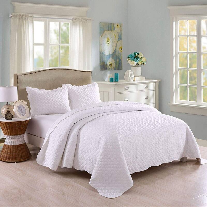 The Gray Barn Birch Bend 3-piece White Lightweight Cotton Quilt Set