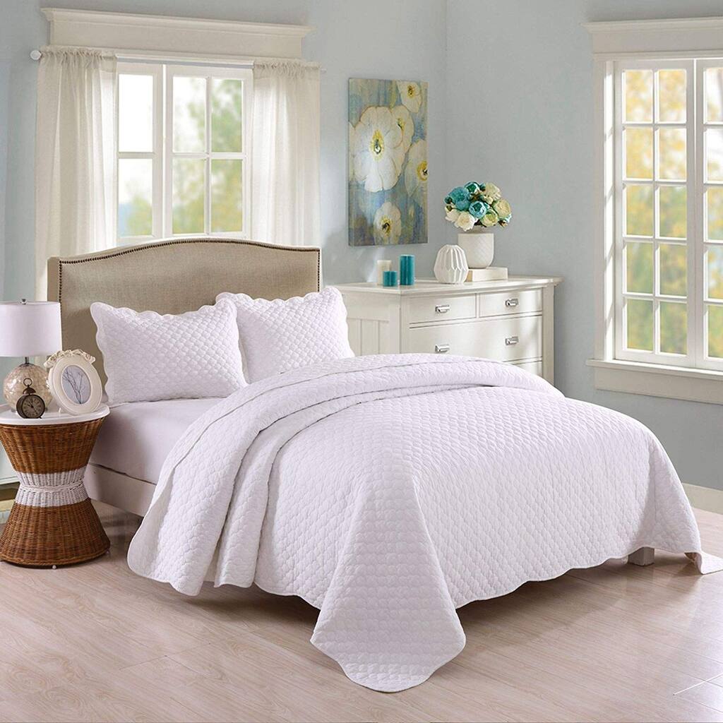 The Gray Barn Birch Bend 3-piece White Lightweight Cotton Quilt Set