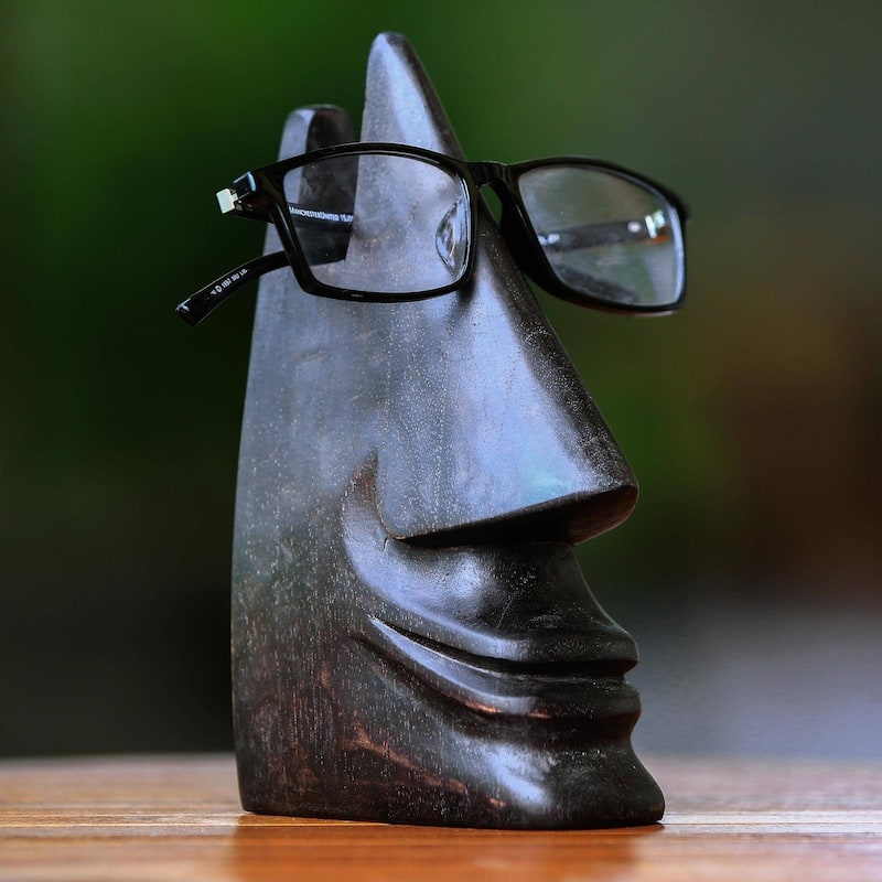 Handmade Around in Dark Brown Wood eyeglasses holder (Indonesia) - 7" H x 3.9" W x 2.4" D