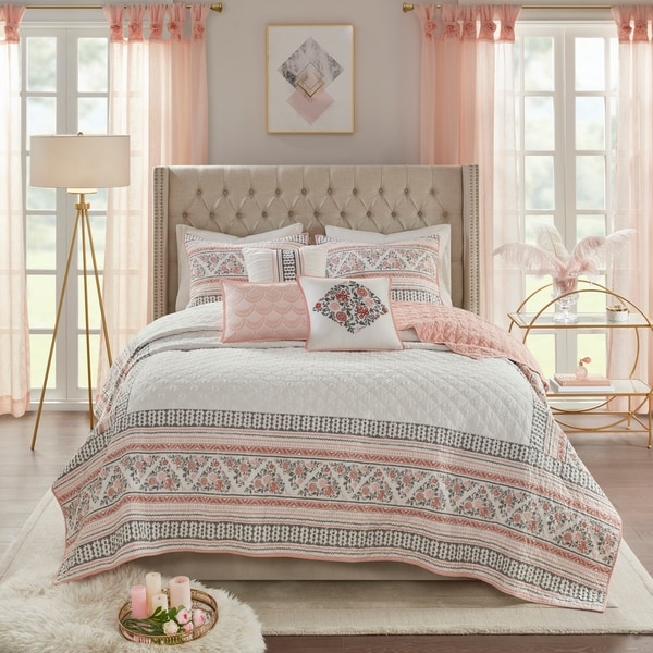 rose colored quilt