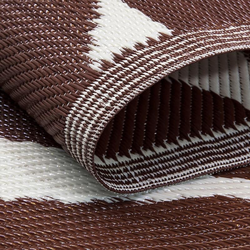 Lightweight Indoor Outdoor Reversible Area Rug -5.9 x 8.9 Feet - Leaf Pattern - N/A