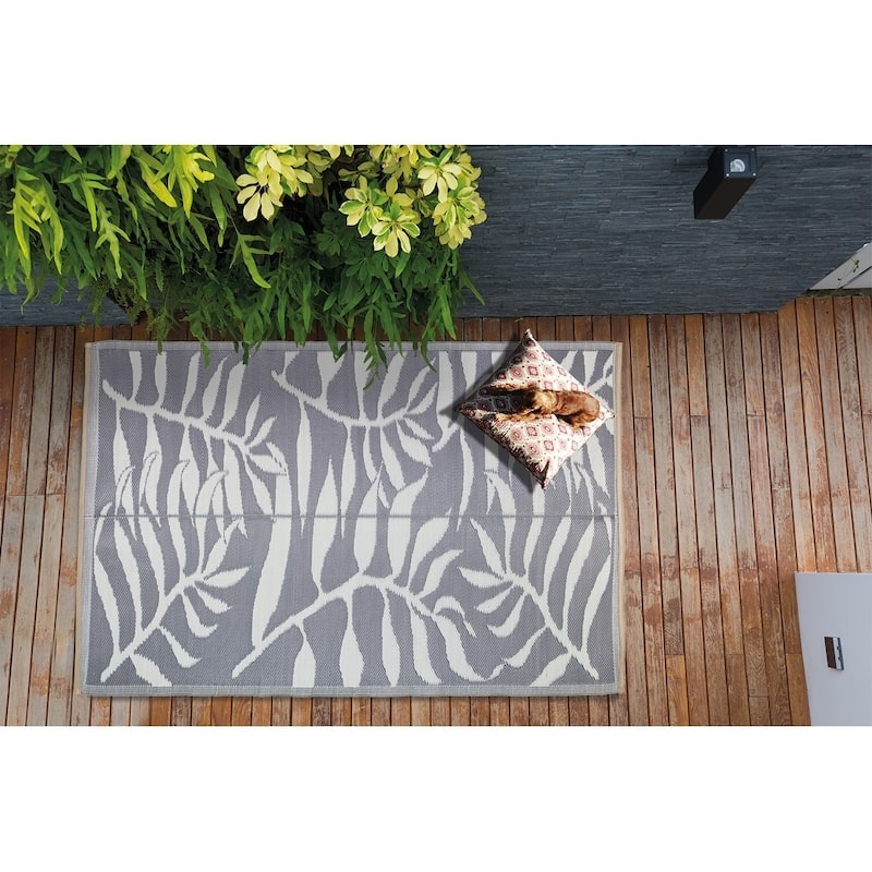 Lightweight Indoor Outdoor Reversible Area Rug -5.9 x 8.9 Feet - Leaf Pattern - N/A
