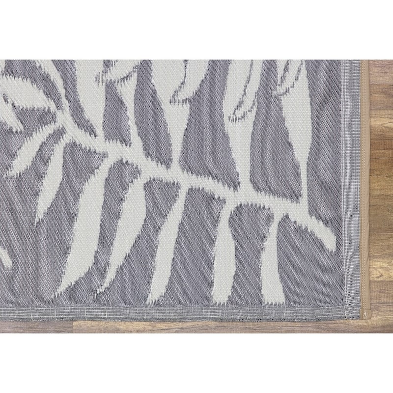 Lightweight Indoor Outdoor Reversible Area Rug -5.9 x 8.9 Feet - Leaf Pattern - N/A