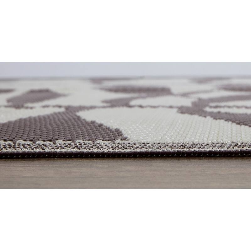 Lightweight Indoor Outdoor Reversible Area Rug -5.9 x 8.9 Feet - Leaf Pattern - N/A