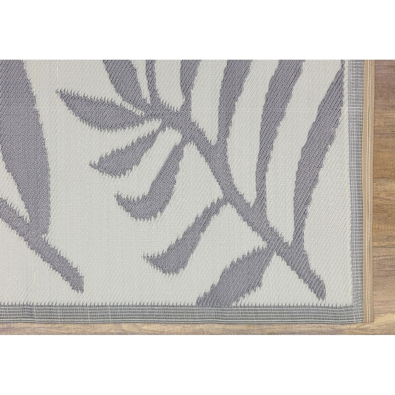 Lightweight Indoor Outdoor Reversible Area Rug -5.9 x 8.9 Feet - Leaf Pattern - N/A