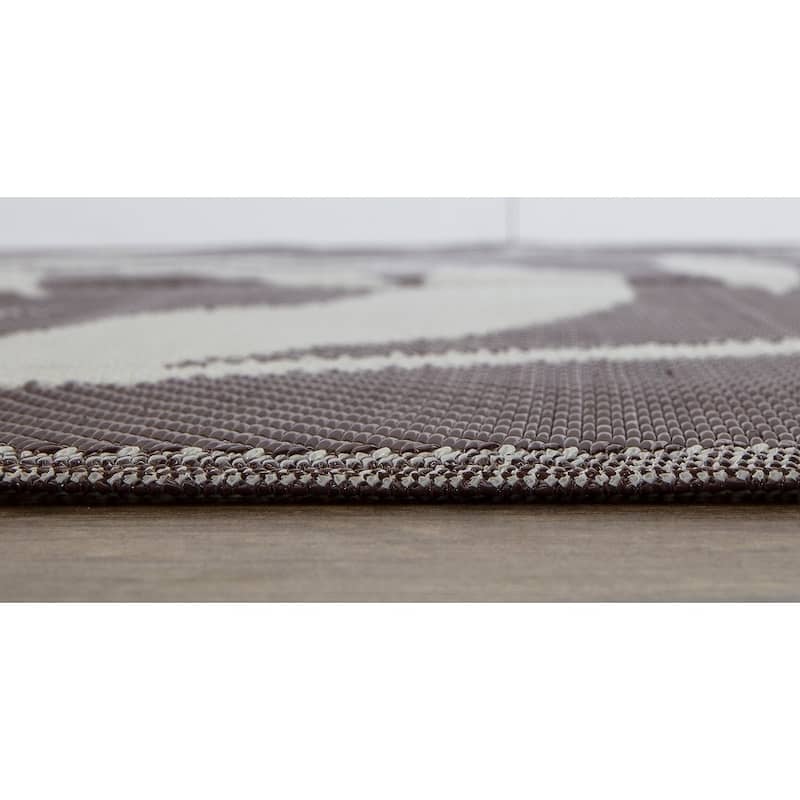 Lightweight Indoor Outdoor Reversible Area Rug -5.9 x 8.9 Feet - Leaf Pattern - N/A