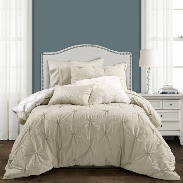 Shop Lush Decor Ravello Pintuck Caroline Geo Comforter Set