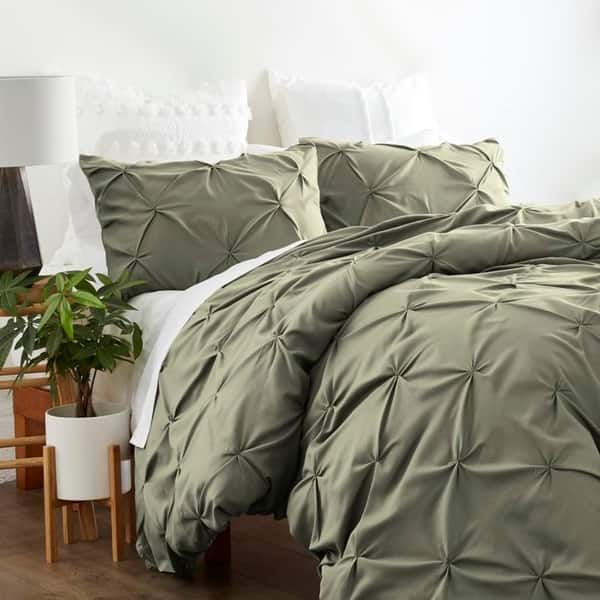 Shop Park Hotel Collection 3 Piece Pinch Pleat Duvet Cover Set