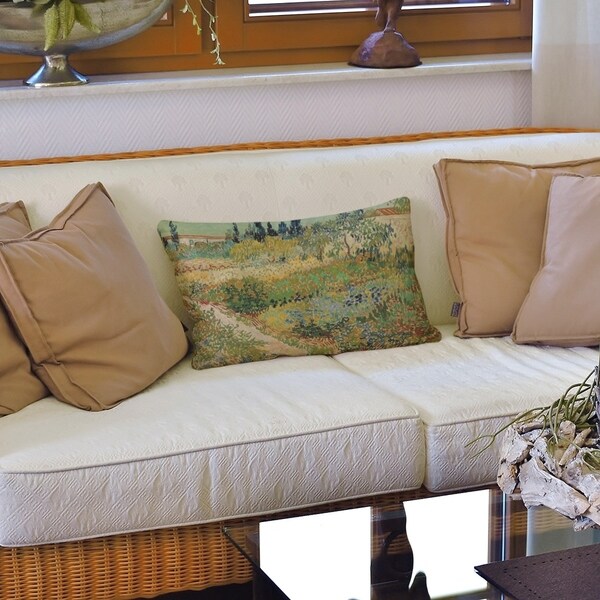 Bluhender Garten mit Pfad Lumbar Pillow