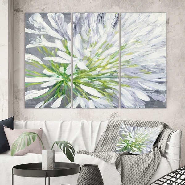 Designart 'Flower Cleome Splash II' Traditional Floral Gallery-wrapped Canvas