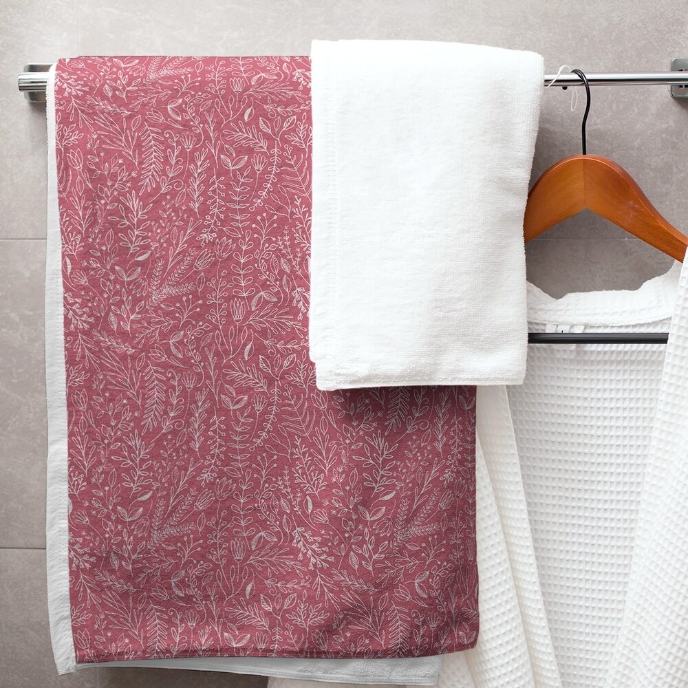 https://ak1.ostkcdn.com/images/products/28478526/Classic-Ditsy-Floral-Pattern-Bath-Towel-30-x-60-0fff7368-93f9-4b4b-862e-985c742e9f34_1000.jpg