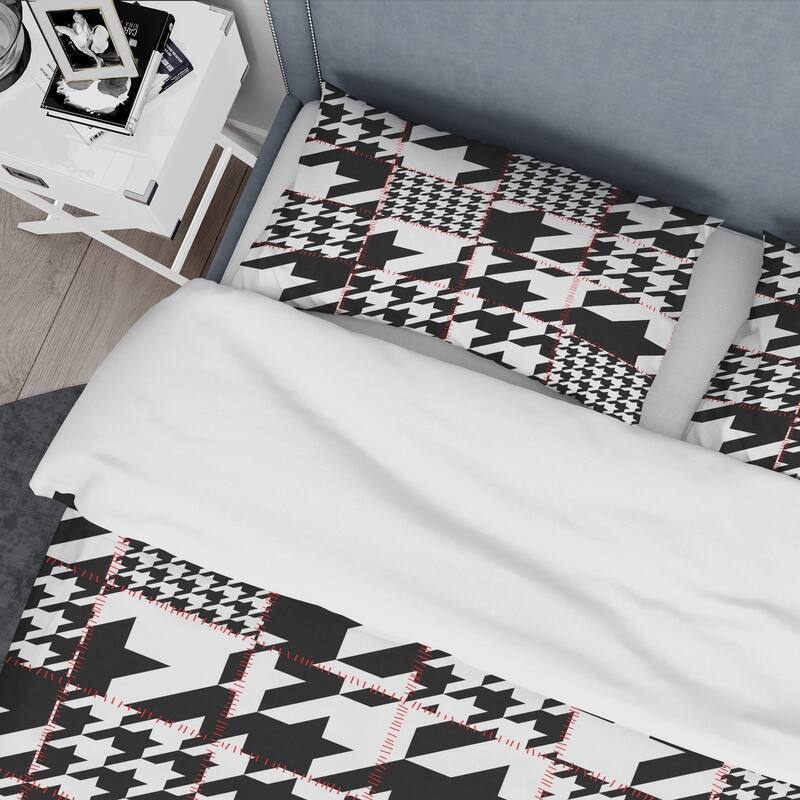 Designart 'Classic Houndstooth Pattern' Mid-Century Duvet Cover Set