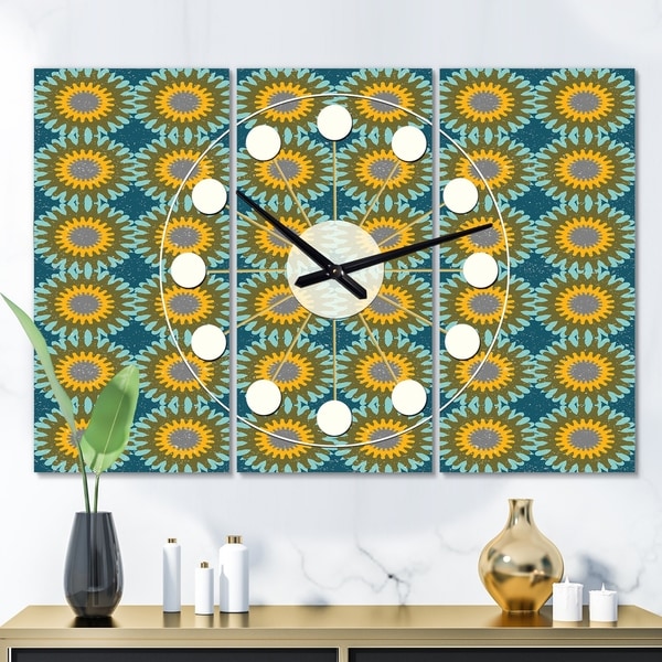Designart 'Retro Circular Pattern I' Oversized Mid-Century wall clock - 3 Panels - 36 in. wide x 28 in. high - 3 Panels