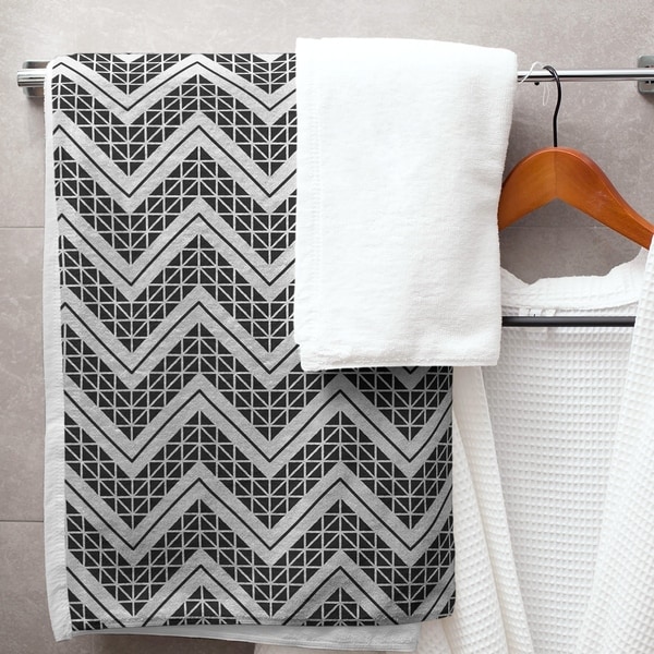 Reverse Classic Hand Drawn Chevrons Bath Towel - 30 x 60