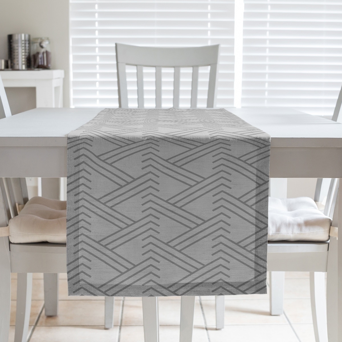 Shop Monochrome Zig Zag Pattern Table Runner Overstock 28528144