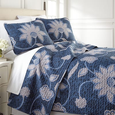 Vilano Ultra-Soft Lightweight Grand Floral 3-piece Quilt and Sham Set