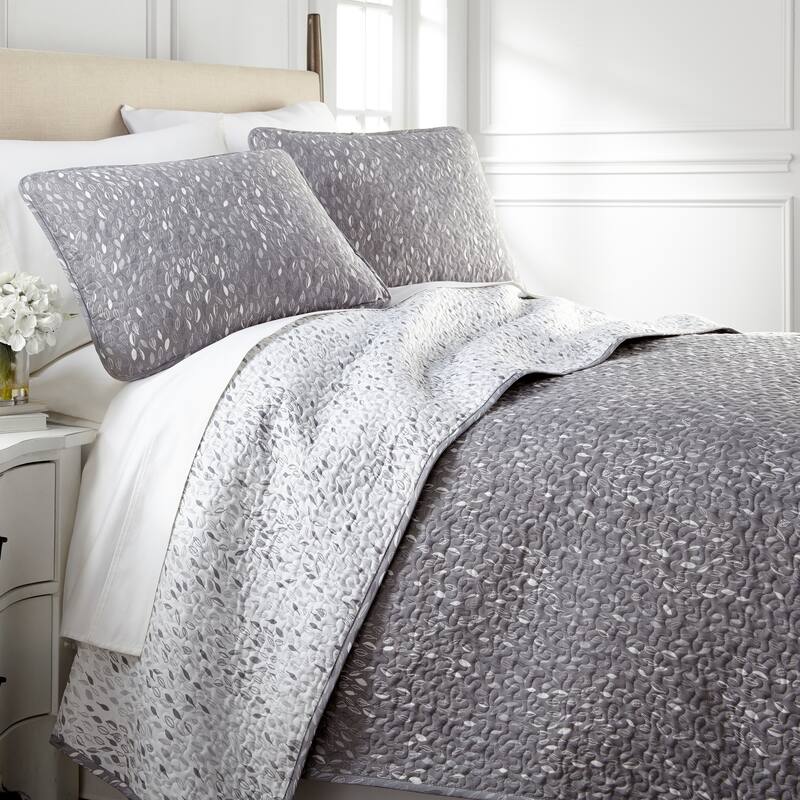 Vilano Choice Ultra-Soft Botanical 3-piece Quilt and Sham Set - Grey - Full - Queen