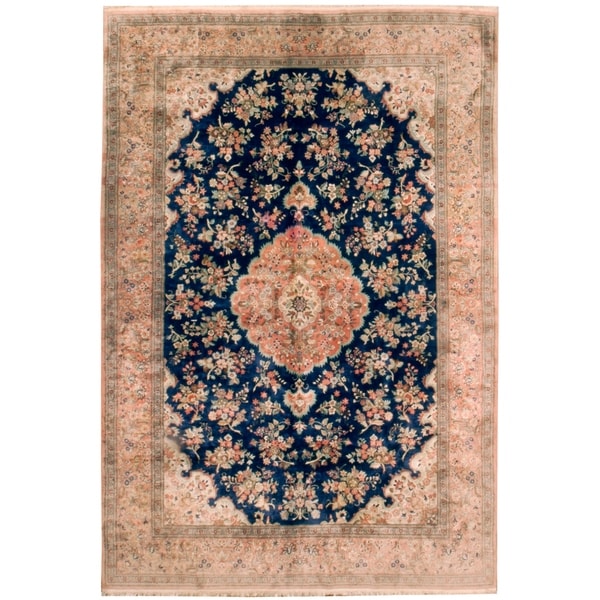 Vintage Oriental, Handknotted Silk Rug - 7' x 10'/6'6'' x 9'7''