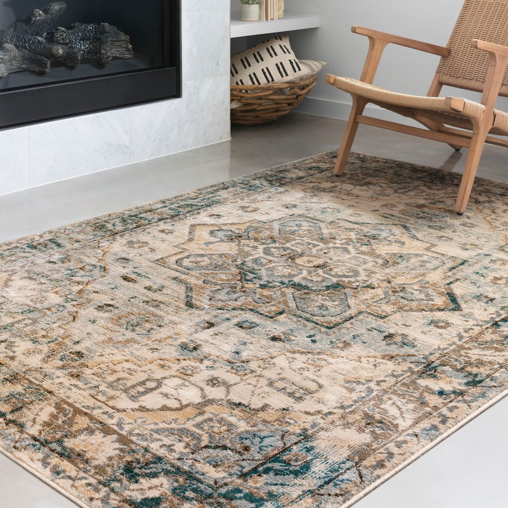 Alexander Home Karla Traditional Area Rug