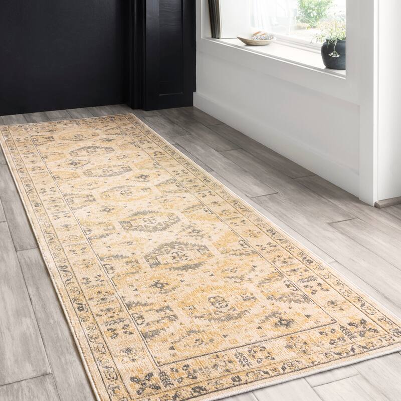 Alexander Home Karla Traditional Area Rug
