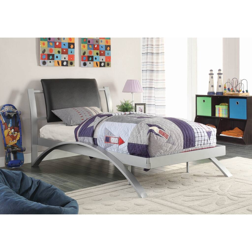 Asher Silver and Black 2-piece Upholstered Bedroom Set with Chest