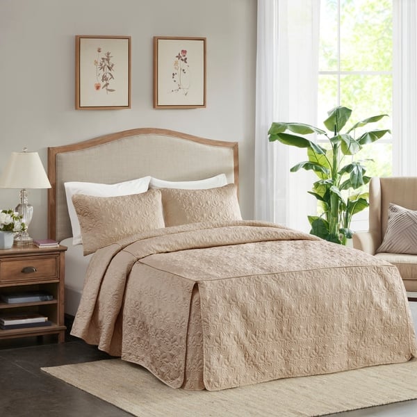 Shop Madison Park Mansfield Fitted Bedspread Set King Size In