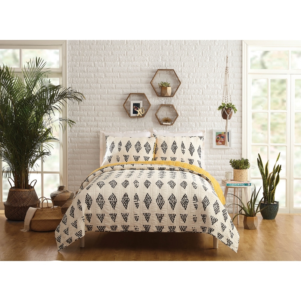 Hygge & Scandinavian Quilts and Bedspreads - Overstock