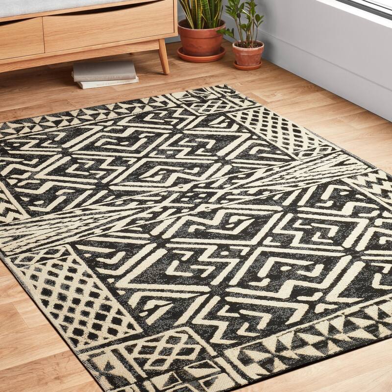 Alexander Home Armanda Modern Tribal Inspired Indoor/ Outdoor Area Rug