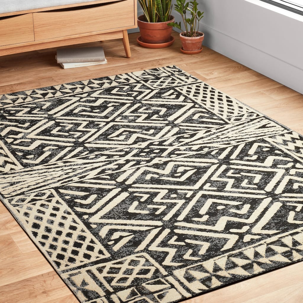 Alexander Home Armanda Modern Tribal Inspired Indoor/ Outdoor Area Rug