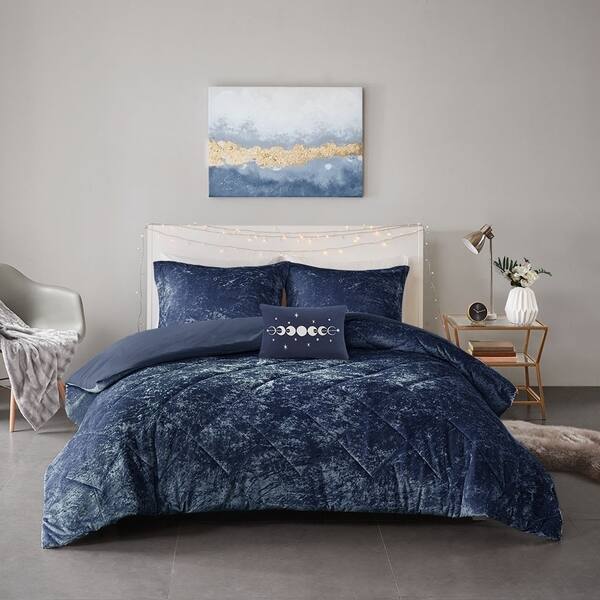 Shop Intelligent Design Isabel Velvet Duvet Cover Set On Sale