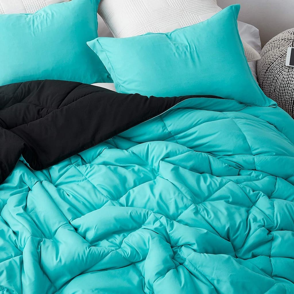 Aqua/Black Oversized Reversible Comforter