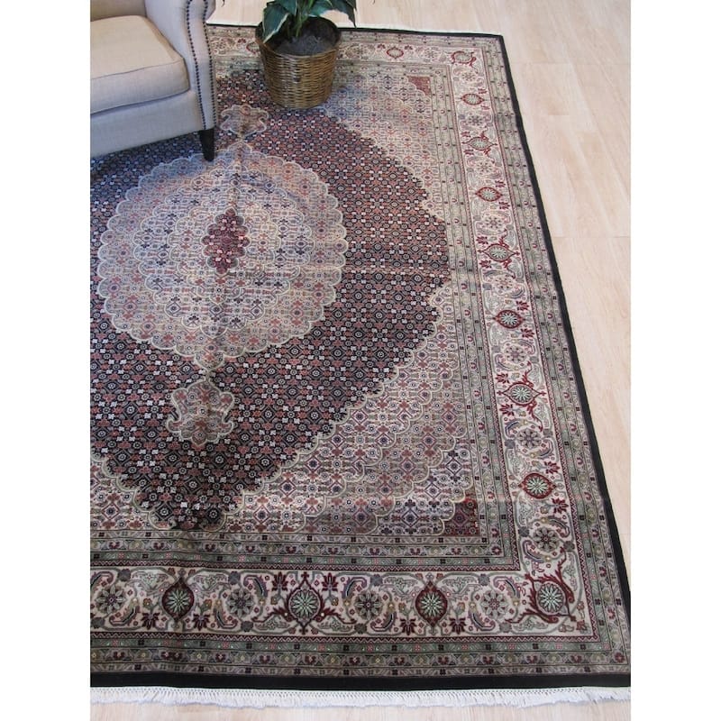 Black/ivory Hand-knotted Wool Traditional Mahi Rug - 8' x 10'