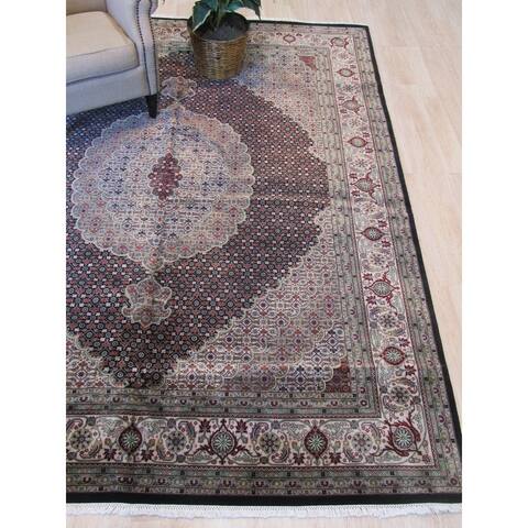 Black/ivory Hand-knotted Wool Traditional Mahi Rug - 8' x 10'