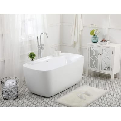 Soaking bathtub in glossy white