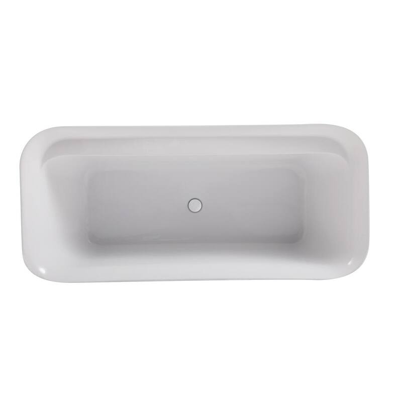 Soaking bathtub in glossy white