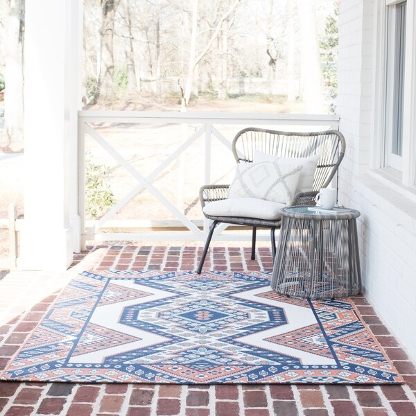 Carmina Medallion Indoor/Outdoor Area Rug