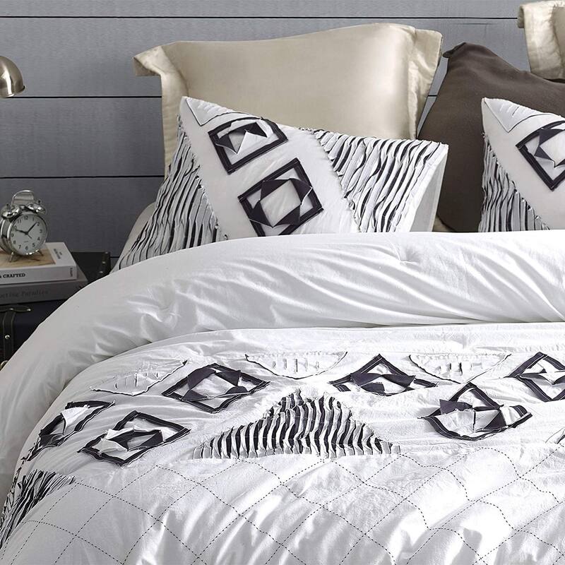 Navy Blowout Textured Oversized Comforter - White/Navy