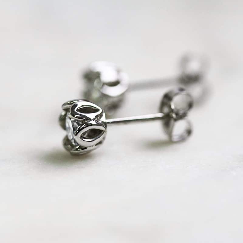 Annello by Kobelli 14k White Gold Lily 5mm Moissanite Stud Earrings (1ct TGW, GH/VS)
