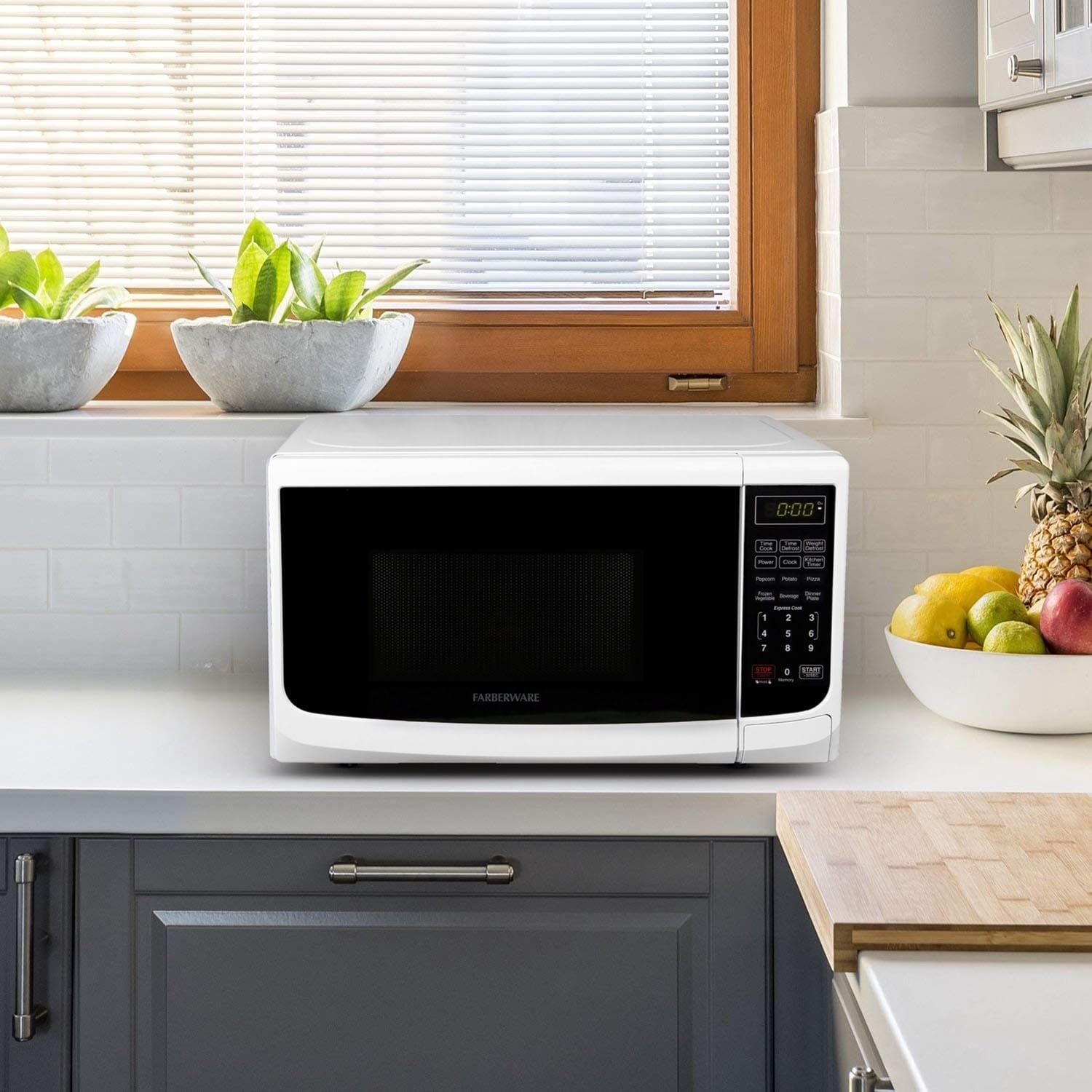 Farberware Classic 0.7 Cu. Ft 700-Watt Microwave Oven - Bed Bath & Beyond -  29057137