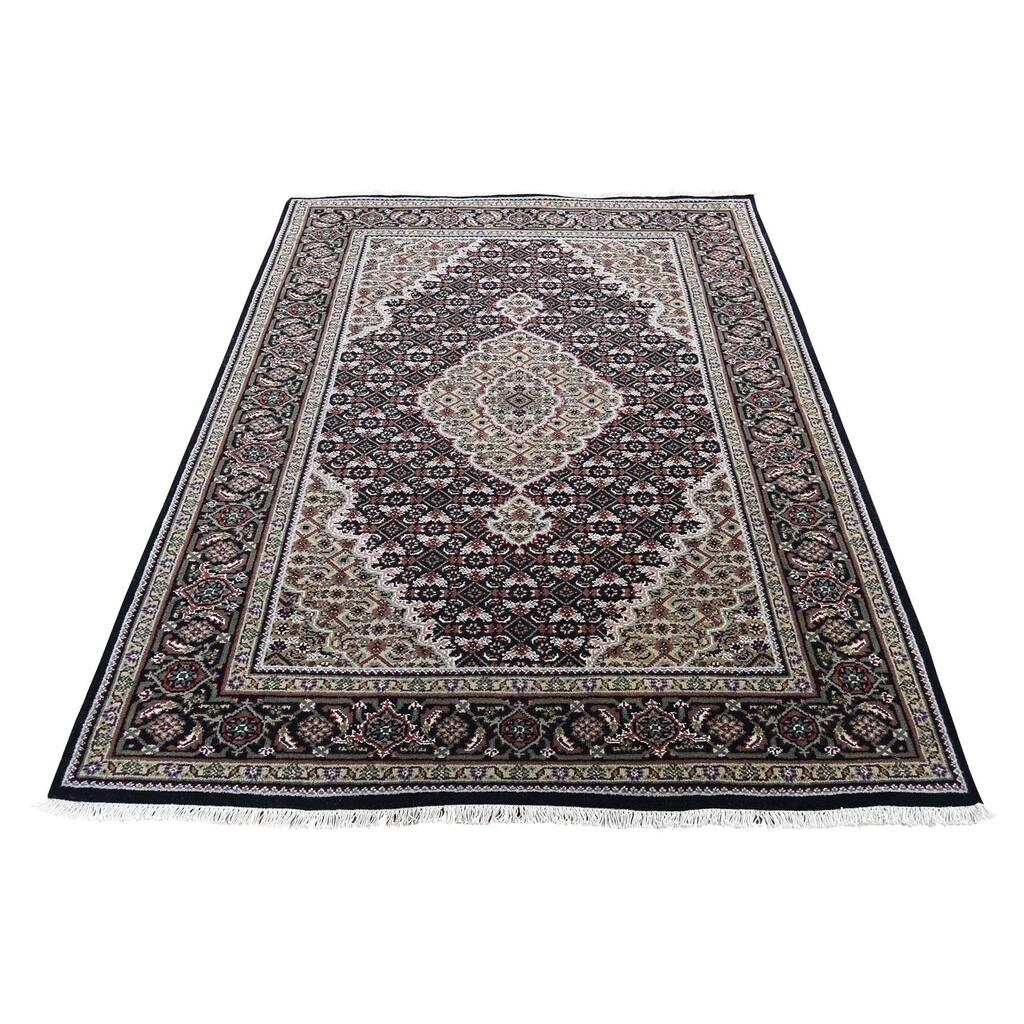 Shahbanu Rugs Black Tabriz Mahi Wool and Silk Hand-Knotted Oriental Rug (4'0" x 6'2") - 4'0" x 6'2"