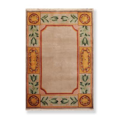 Hand Knotted Wool Tibetan Oriental Area Rug (3'9"x5'9") - 4'1" x 6'2"