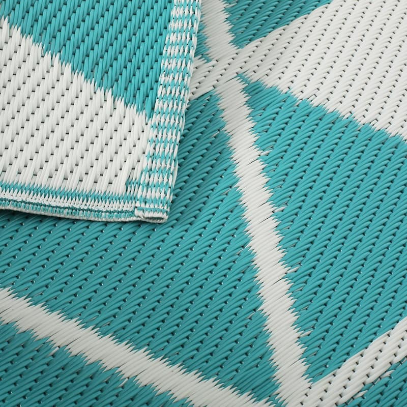Alicante Turquoise/ White Geometric Outdoor Throw Rug by Christopher Knight Home - 4' X 6'