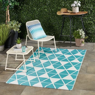 Alicante Turquoise/ White Geometric Outdoor Throw Rug by Christopher Knight Home - 4' X 6'