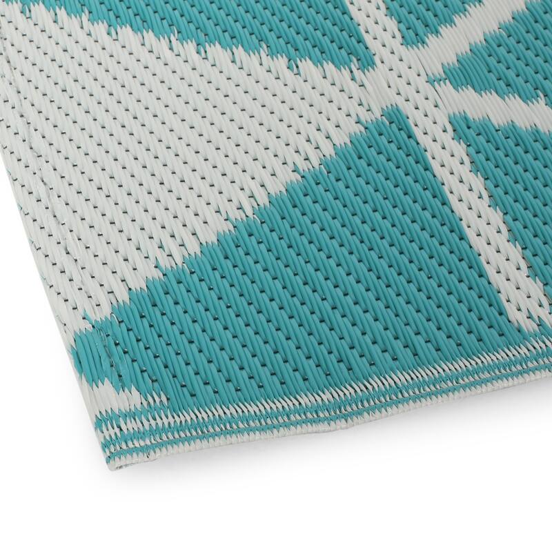 Alicante Turquoise/ White Geometric Outdoor Throw Rug by Christopher Knight Home - 4' X 6'