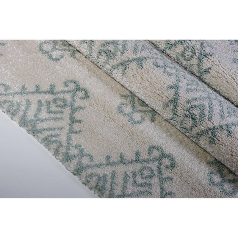 LaDole Rugs Soft Trellis Geometric Area Rug in Ivory Dark Grey 4x6