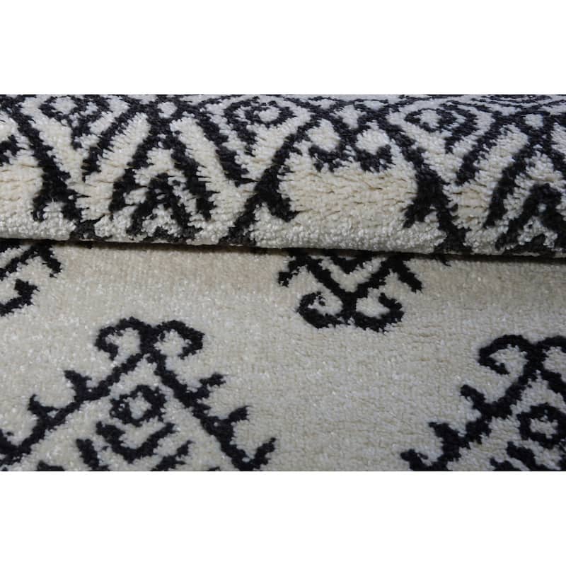 LaDole Rugs Soft Trellis Geometric Area Rug in Ivory Dark Grey 4x6