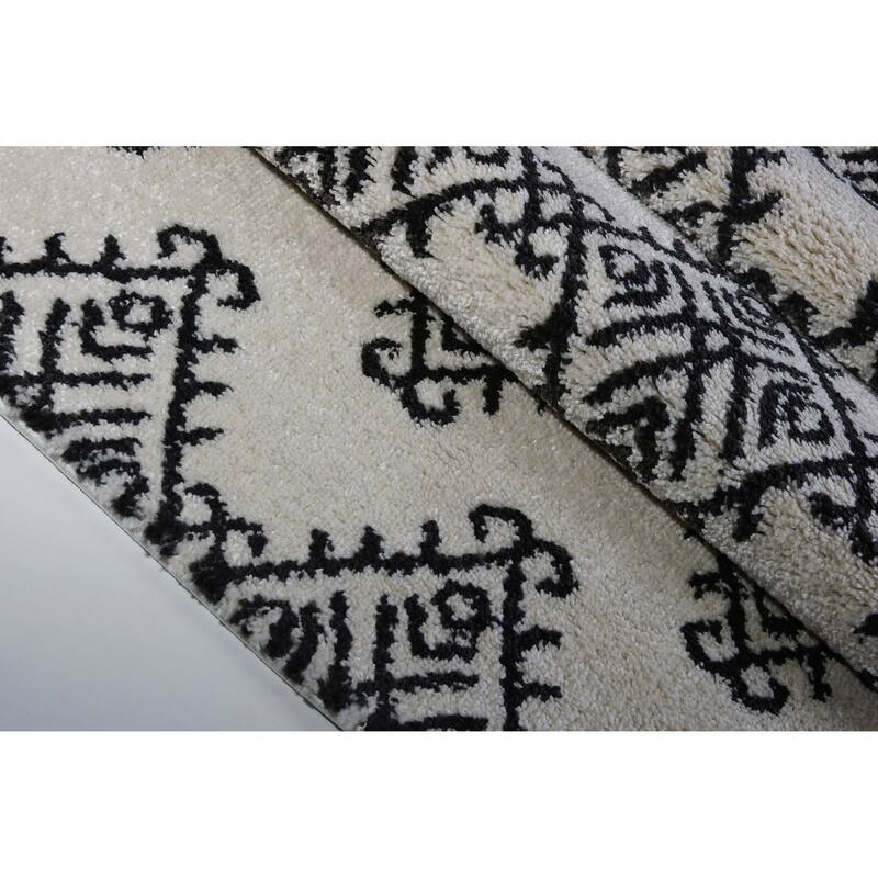 LaDole Rugs Soft Trellis Geometric Area Rug in Ivory Dark Grey 4x6