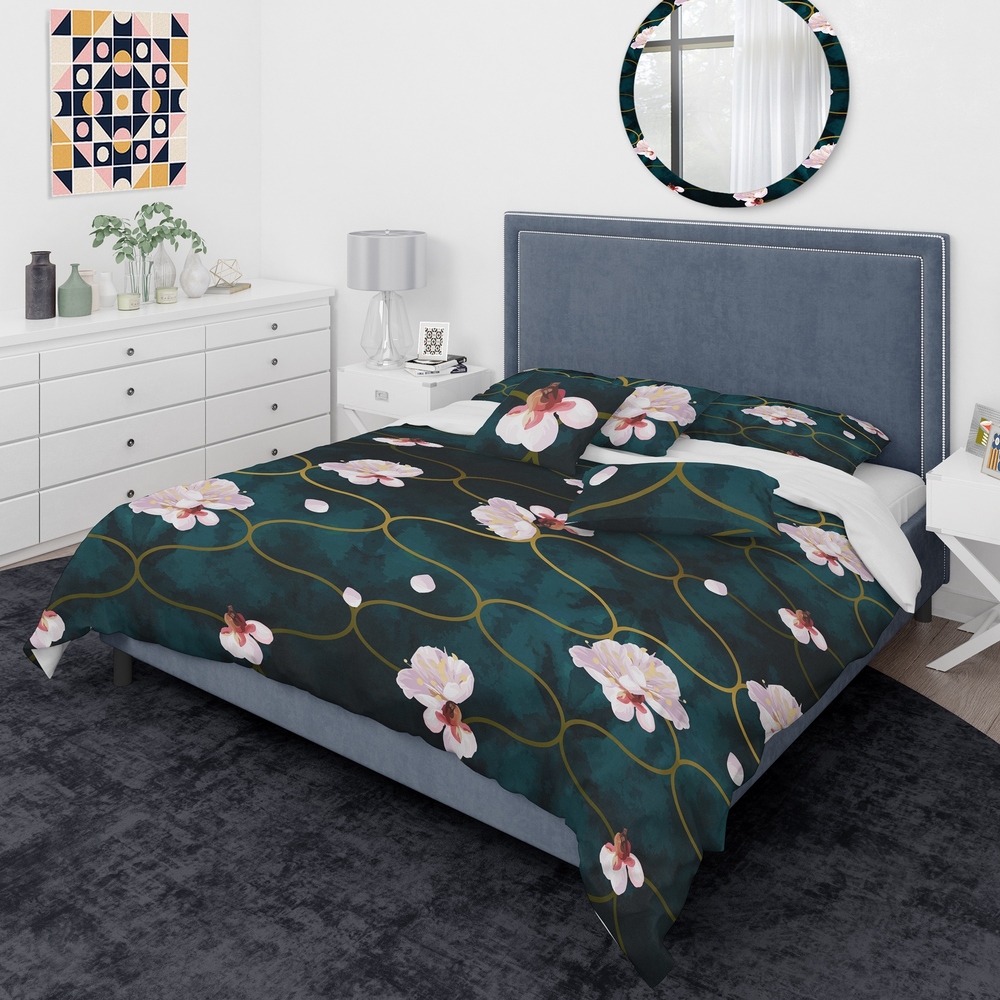 Designart 'Retro Pink Flower Pattern II' Mid-Century Modern Duvet Cover Comforter Set